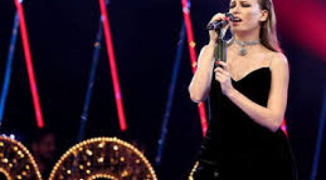 Serenay Sar?kaya O Ses Türkiye Y?lba?? Program? ?syan ?ark?s? Sosyal Medyay? Y?kt?