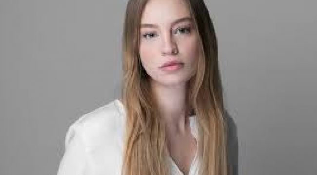 ATV Gençli?im Eyvah Dizisinde Leyla Y?ld?z Rolü ile ?zledi?imiz Ecem Atalay Kimdir,Nereli,Kaç Ya??nda?
