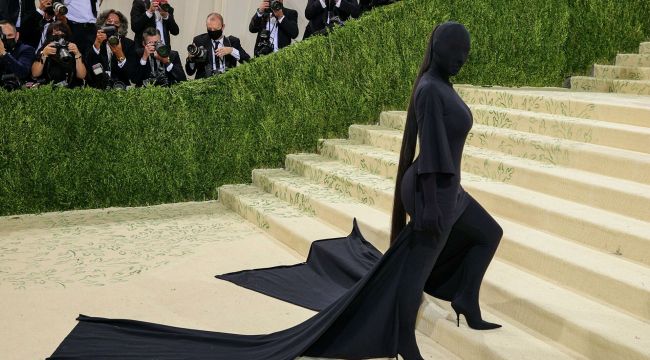 2021 MET Galas?na Kat?lan Kim Kardashian Gizemli Kostümü ?le Tüm Dikkatleri Üzerine Çekti