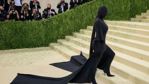 2021 MET Galas?na Kat?lan Kim Kardashian Gizemli Kostm ?le Tm Dikkatleri zerine ekti 