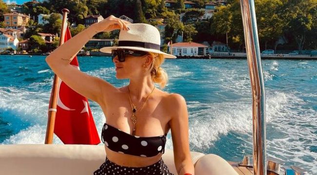 Ünlü Popçu Hadise Teknede Verdi?i Poz ?le Sosyal Medyada Olay Oldu