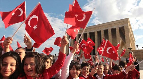 23-24 Nisan Pazartesi Sal? Yar?n Bankalar,Ptt,Hastaneler,Eczaneler,Resmi Kurumlar A?k m? Kapal? m? Okullar Liselere Tatil mi 