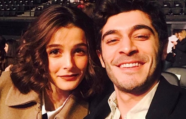 B?ra Develi ile Burak Deniz 3 Y?ll?k ?li?kisini Silip Att?, Bak?n Neden Ayr?lm??lar? 