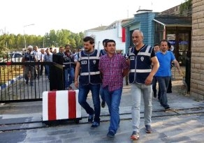 Düzce'de 13 hakim ve savc? tutukland?