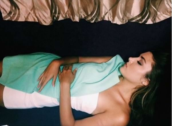 Hande Erçel'in O Fotosuna Be?eni ve Yorum Ya?muru