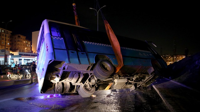 ?stanbul Avc?lar E5 'de Deh?et HO Devrildi,Korkun Kaza'da 2 A??r 6 Yaral? Var Trafik Kilit 