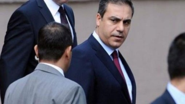 M?T Mste?ar? Hakan Fidan'a Trkiye gazetesi yazar? Fuat U?ur'dan istifa istemi.